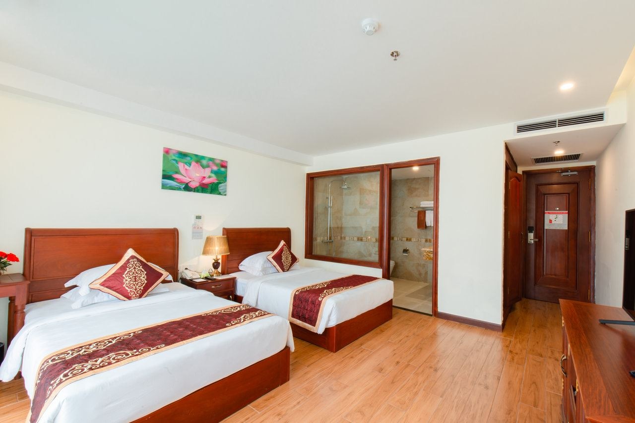 rooms-deluxe-balcony