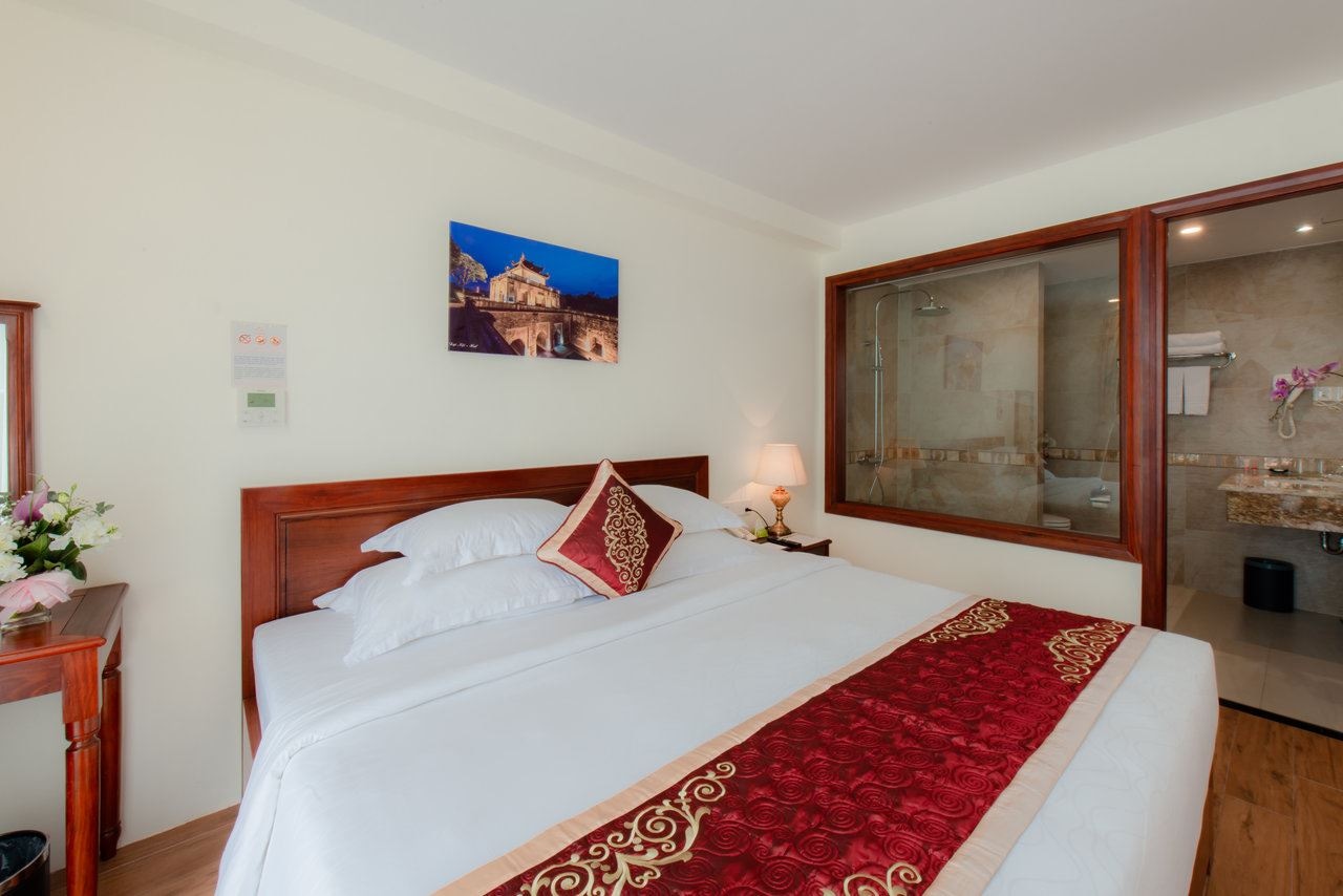 rooms-deluxe-balcony