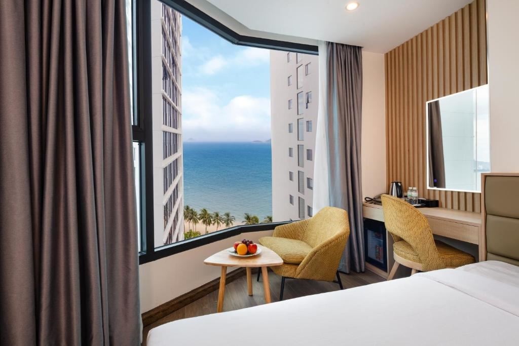 rooms-deluxe-partial-seaview