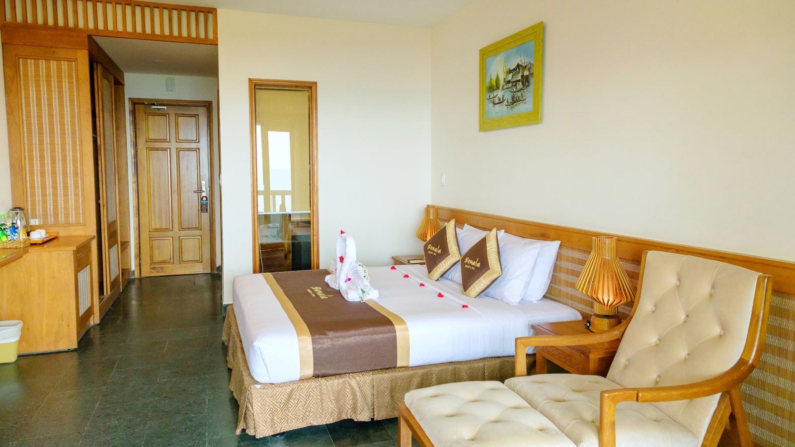 rooms-deluxe-garden-view-balcony