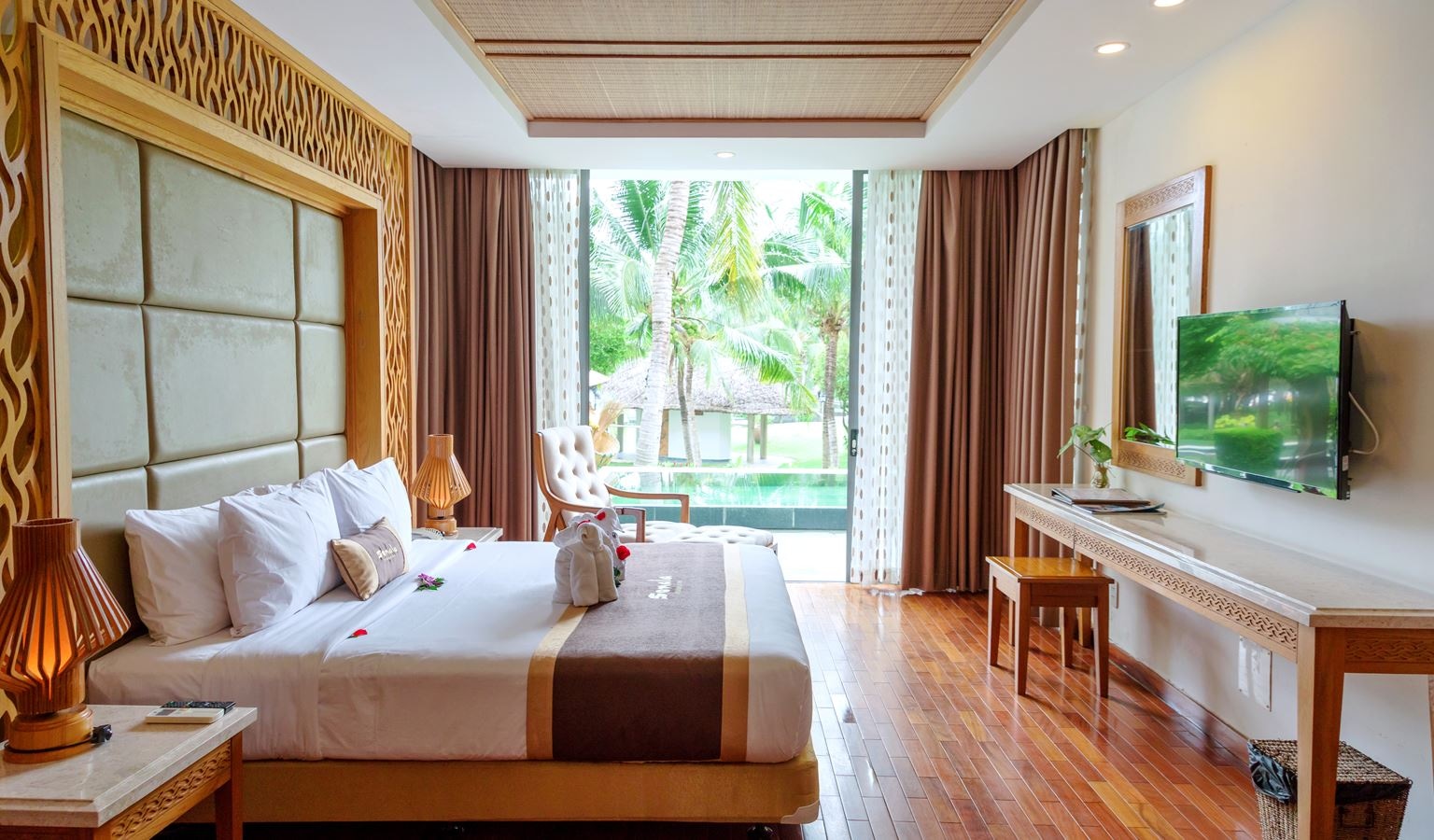 rooms-villa-3-bedrooms-balcony-with-private-pool