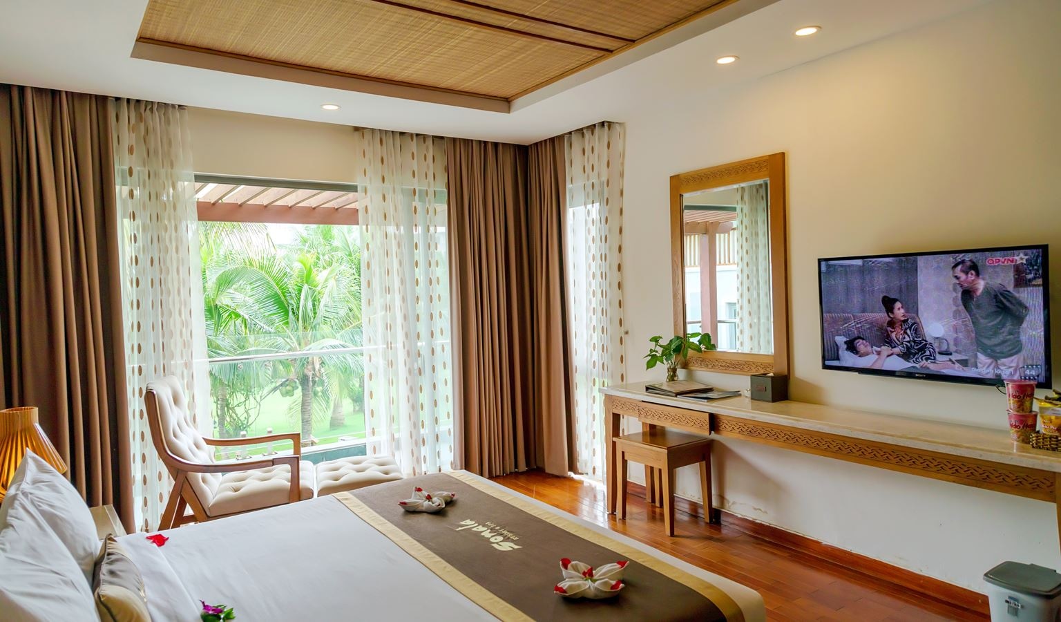 rooms-villa-3-bedrooms-balcony-with-private-pool