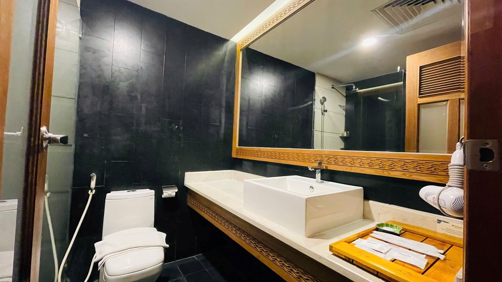 rooms-suite-family-balcony