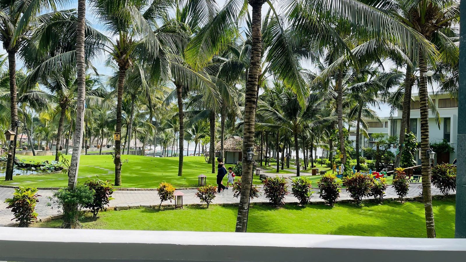rooms-deluxe-garden-view-balcony