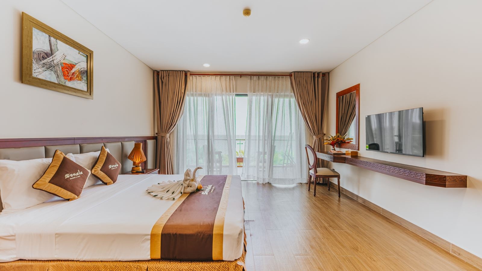 rooms-deluxe-lotus-view