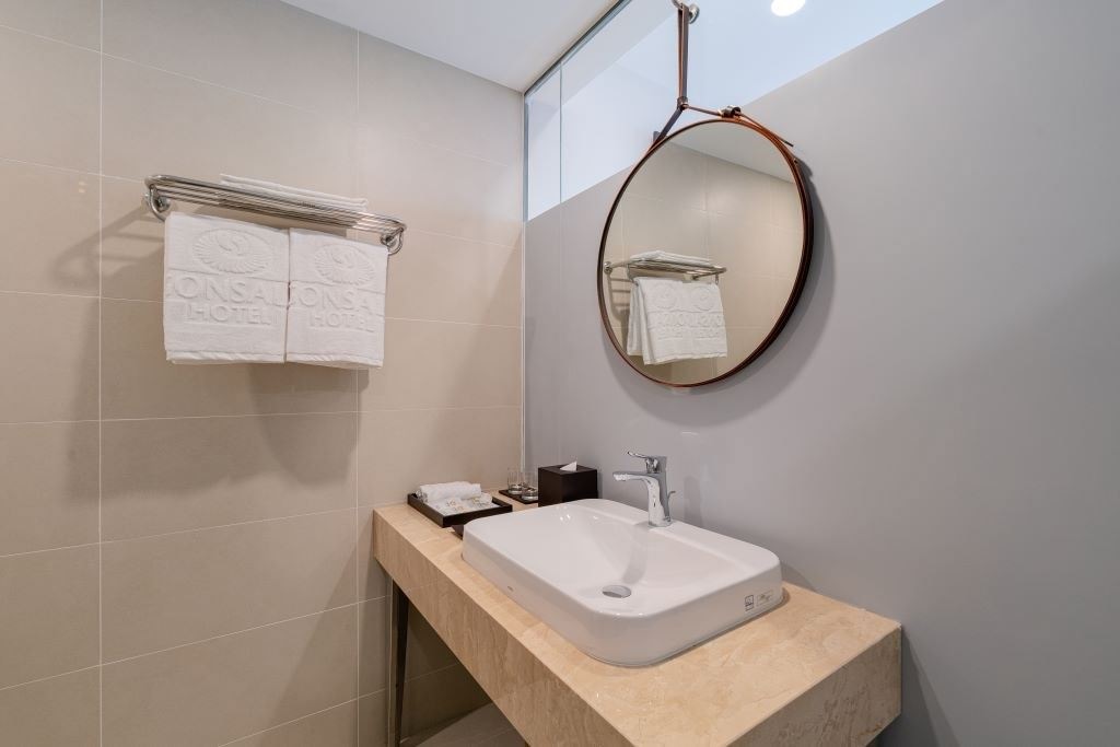 rooms-premier-city-view-with-balcony