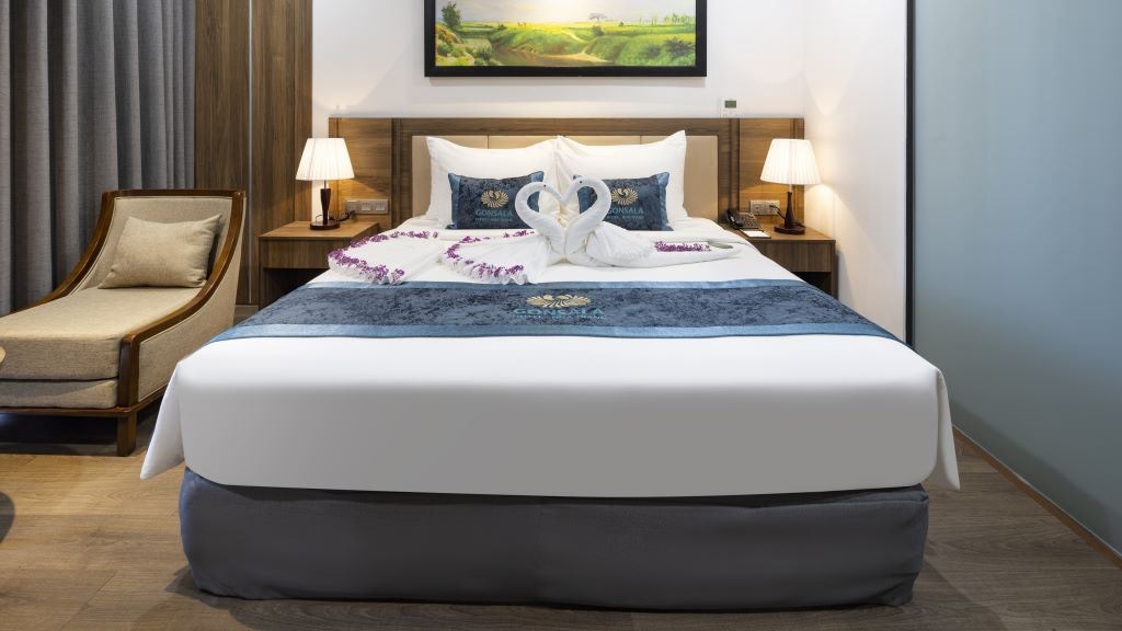 rooms-premier-partial-sea-view-with-balcony