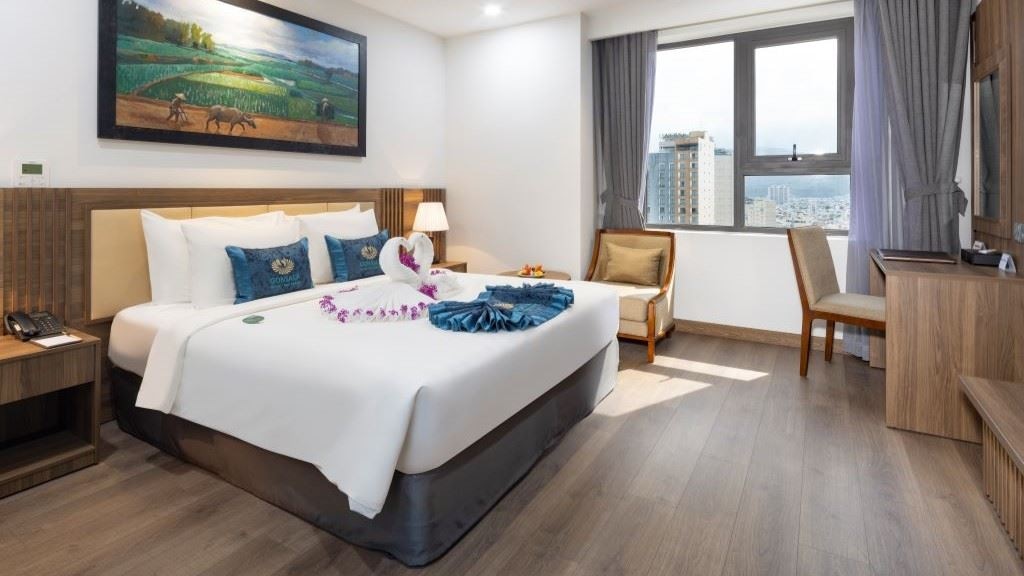 rooms-deluxe-city-view