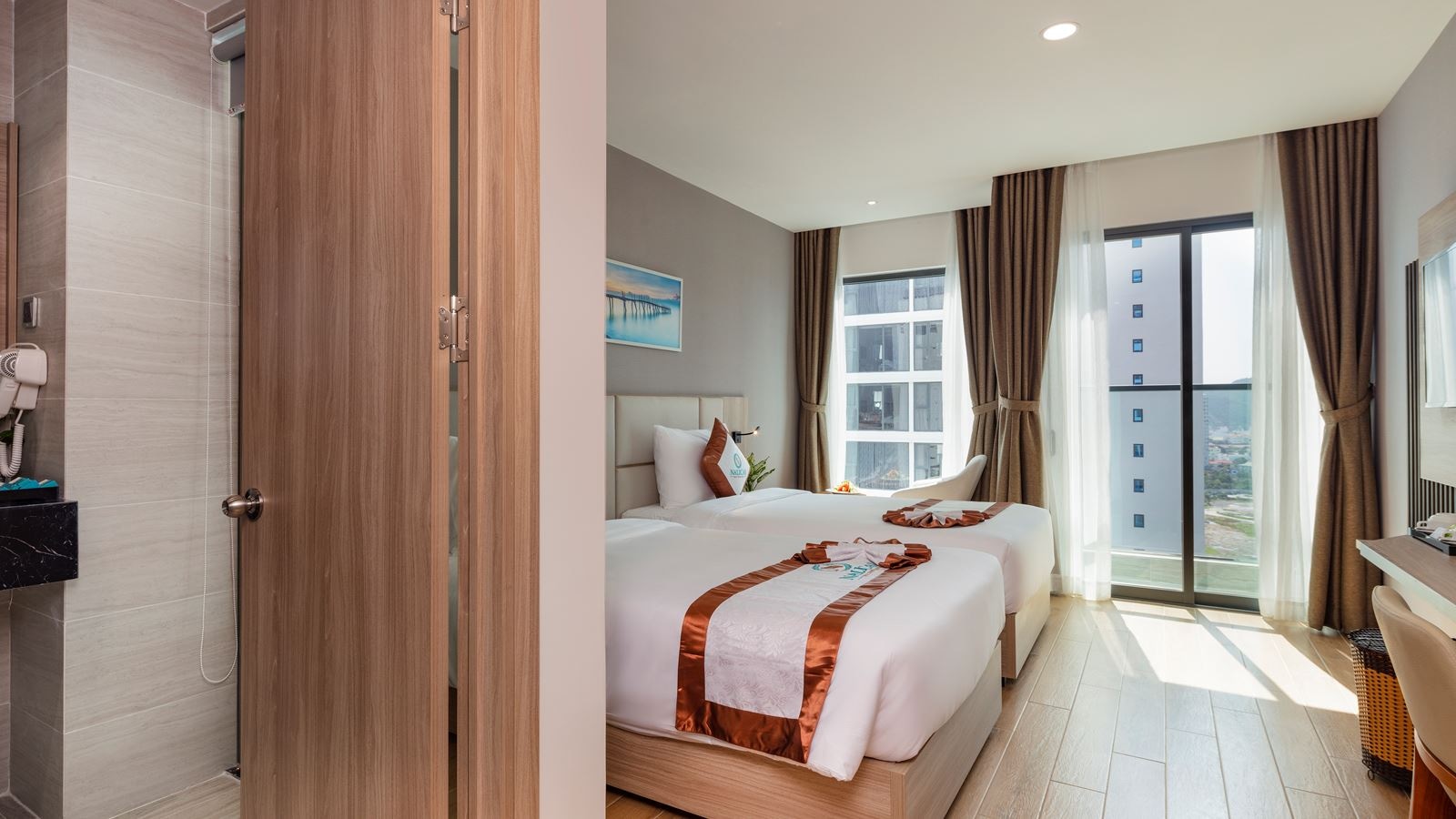 rooms-suite-partial-seaview-with-balcony-no-extra-bed