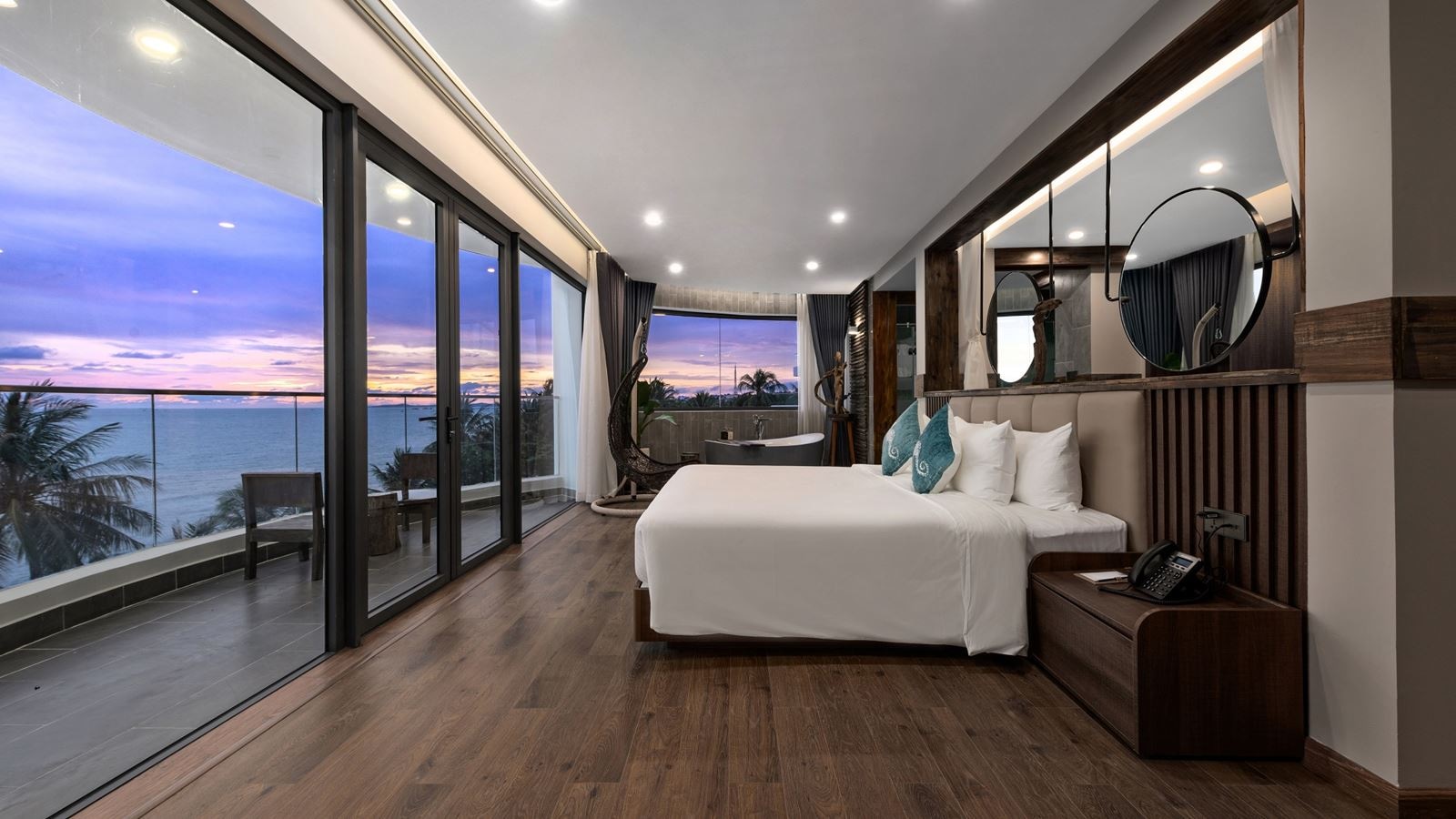 rooms-grand-suite-sunset-ocean-panorama