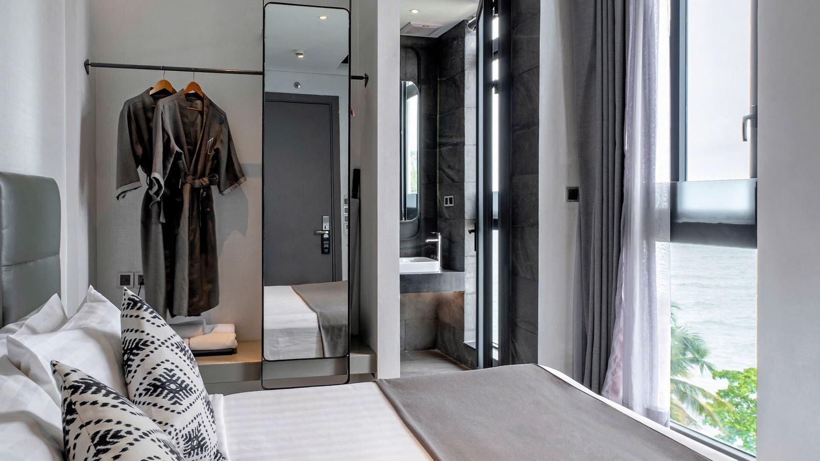 rooms-la-petite-room-with-window-no-extra-bed