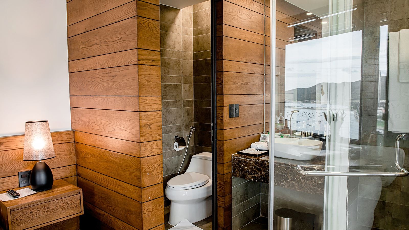 rooms-deluxe-city-view