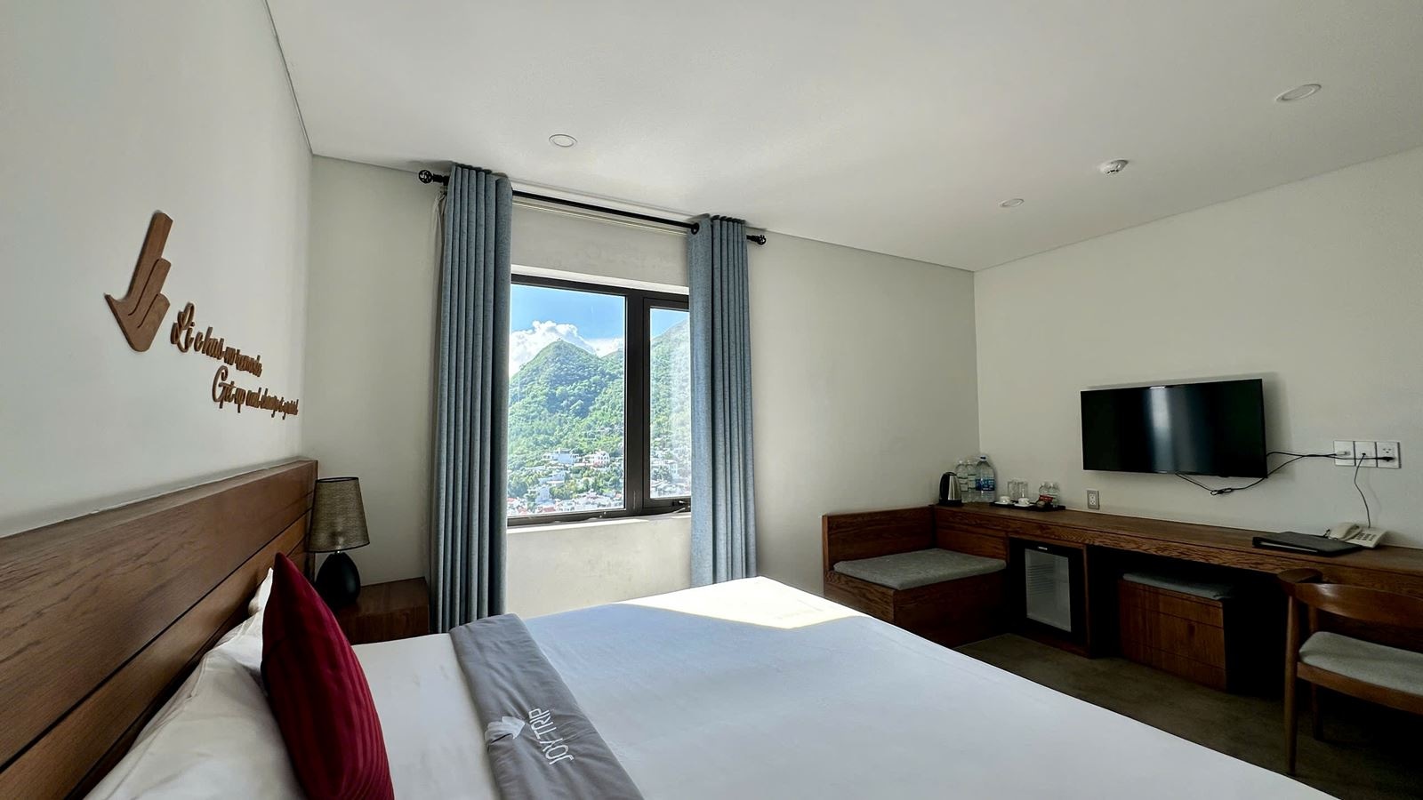 rooms-deluxe-city-view