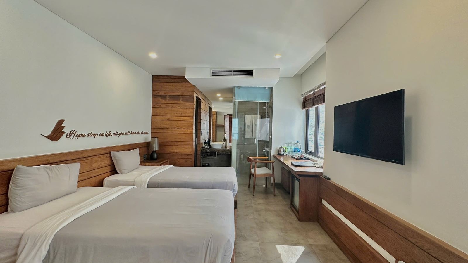 rooms-deluxe-city-view