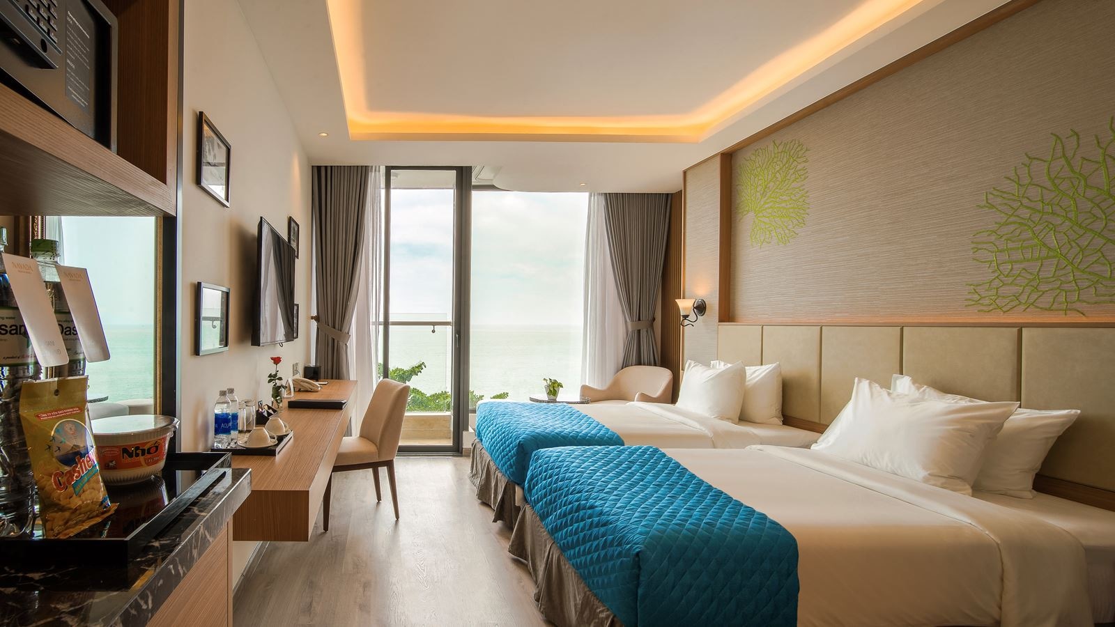rooms-room-deluxe-sea-view-with-balcony