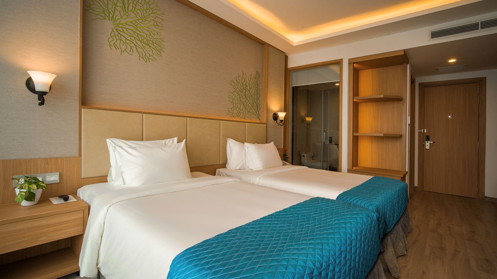 rooms-room-deluxe-sea-view-with-balcony