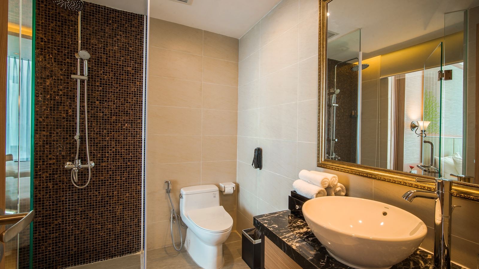 rooms-room-deluxe-sea-view-with-balcony