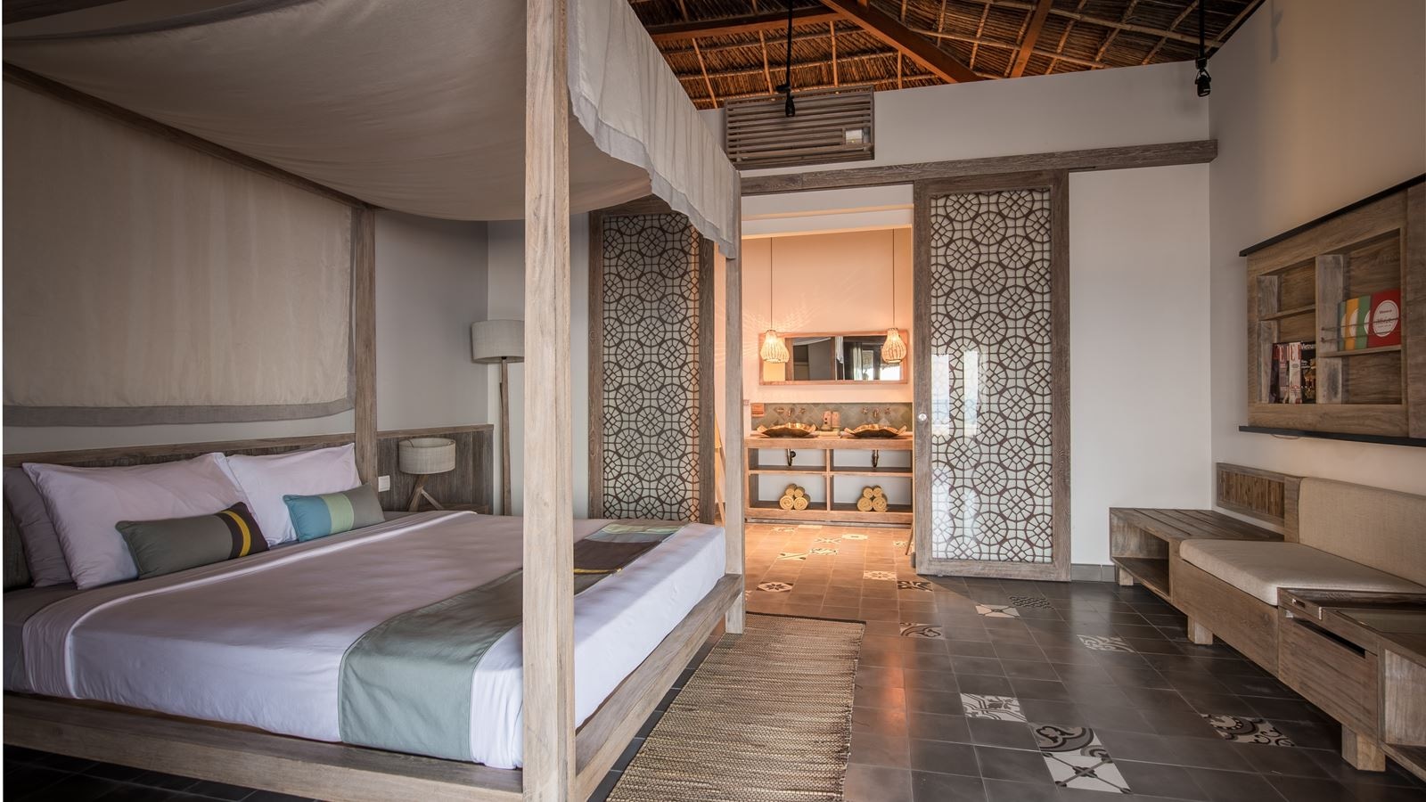 rooms-deluxe-beachfront-bungalow