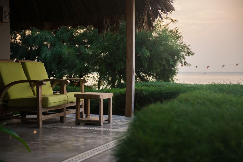 rooms-deluxe-beachfront-bungalow-child-without-extra-bed