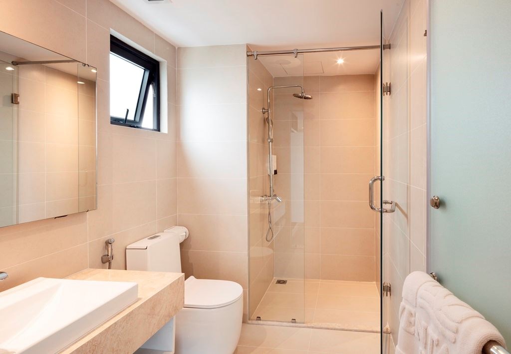 rooms-family-city-view-with-balcony