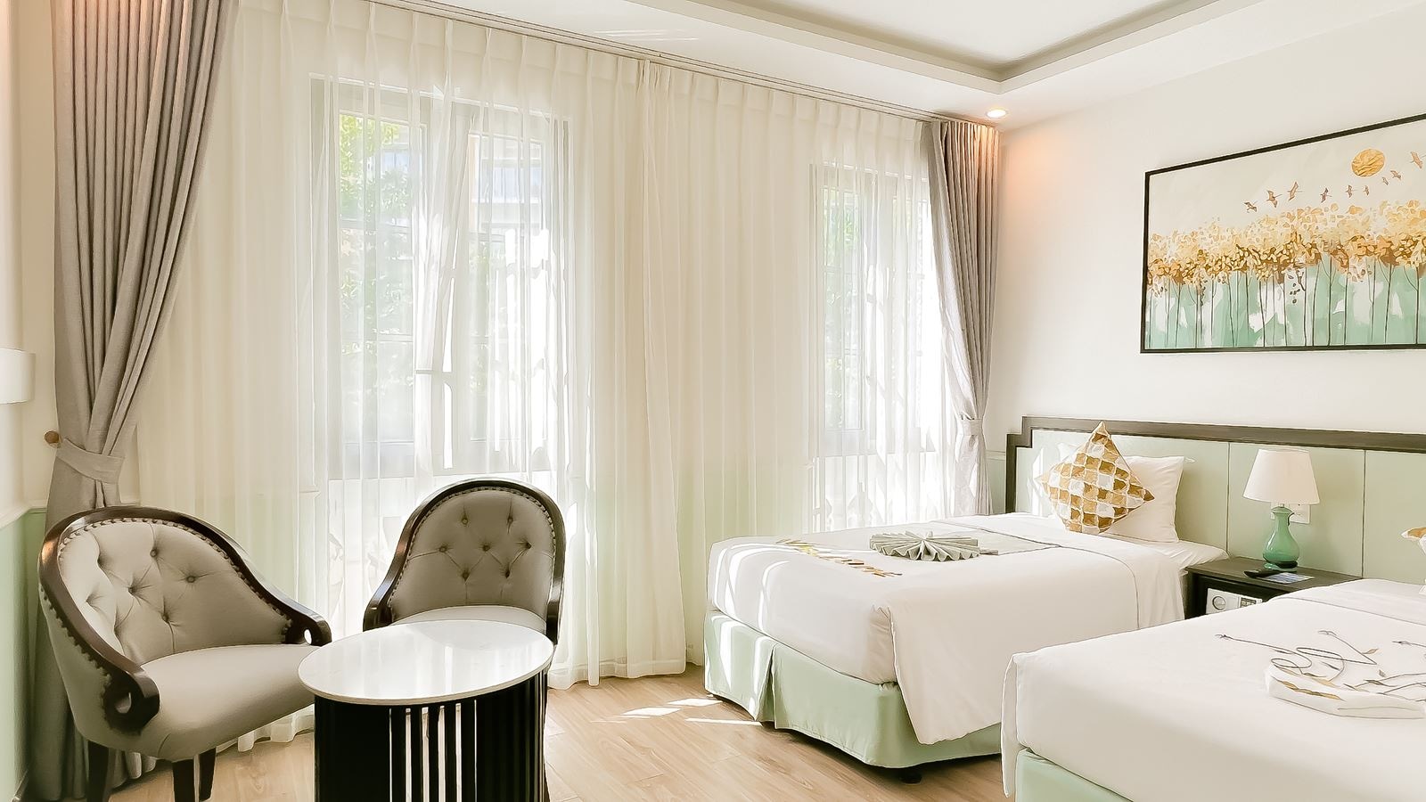 rooms-deluxe-city-view