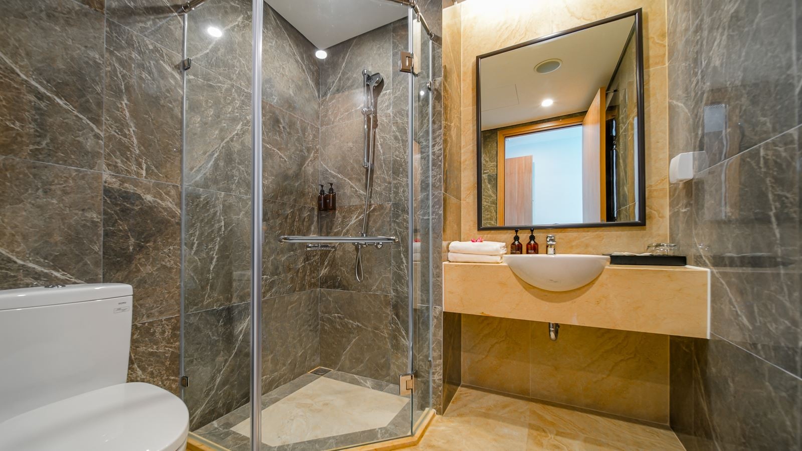 rooms-superior-gardenocean-view