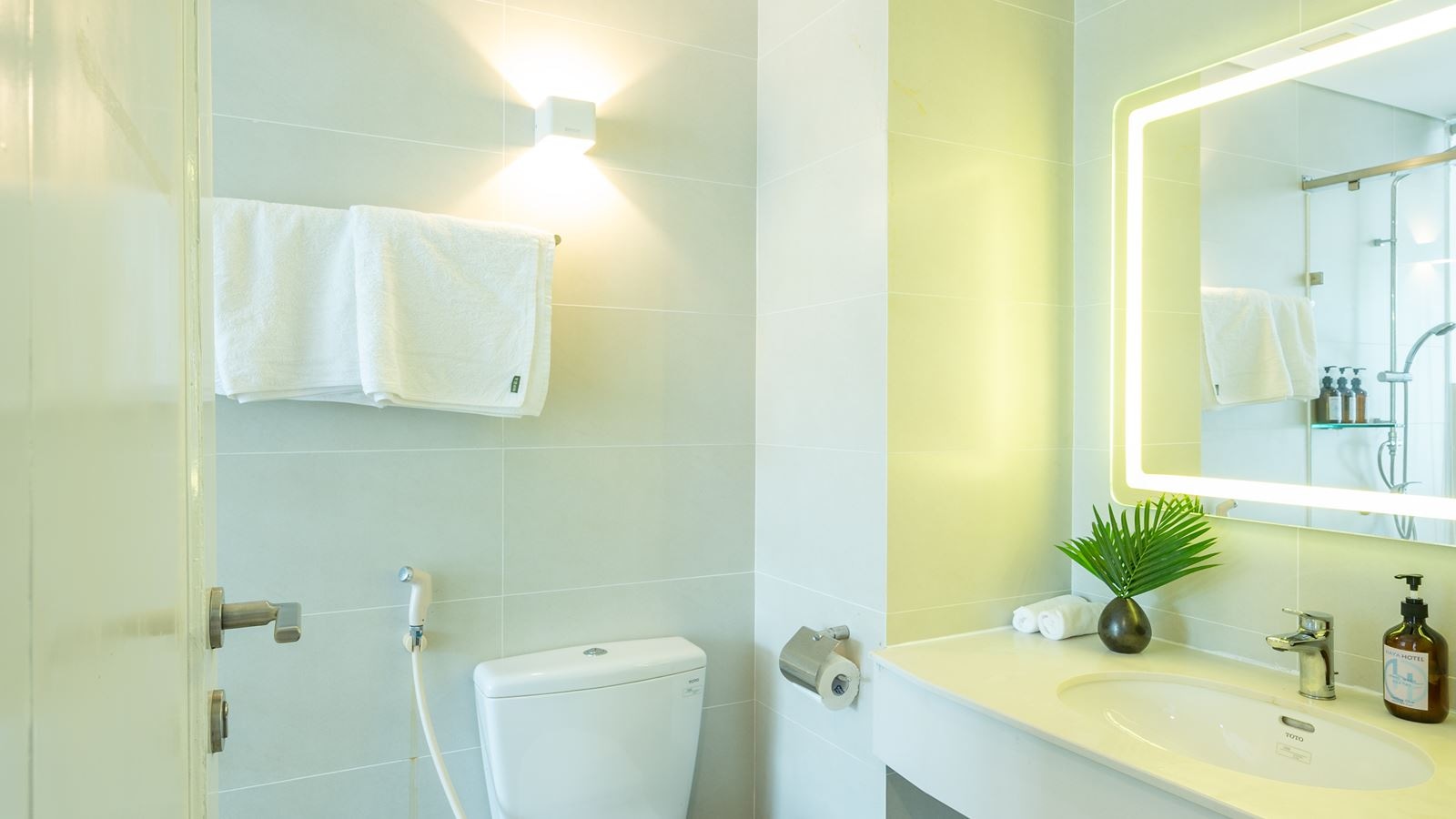 rooms-superior-with-balcony-child-without-extra-bed