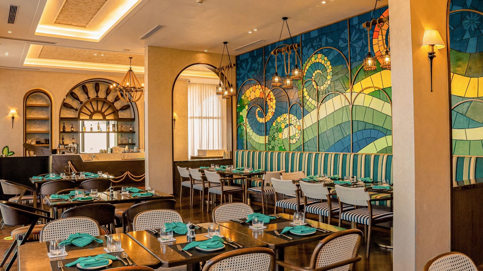 restaurants-familia-lounge