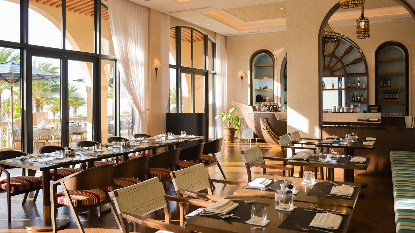 restaurants-familia-lounge