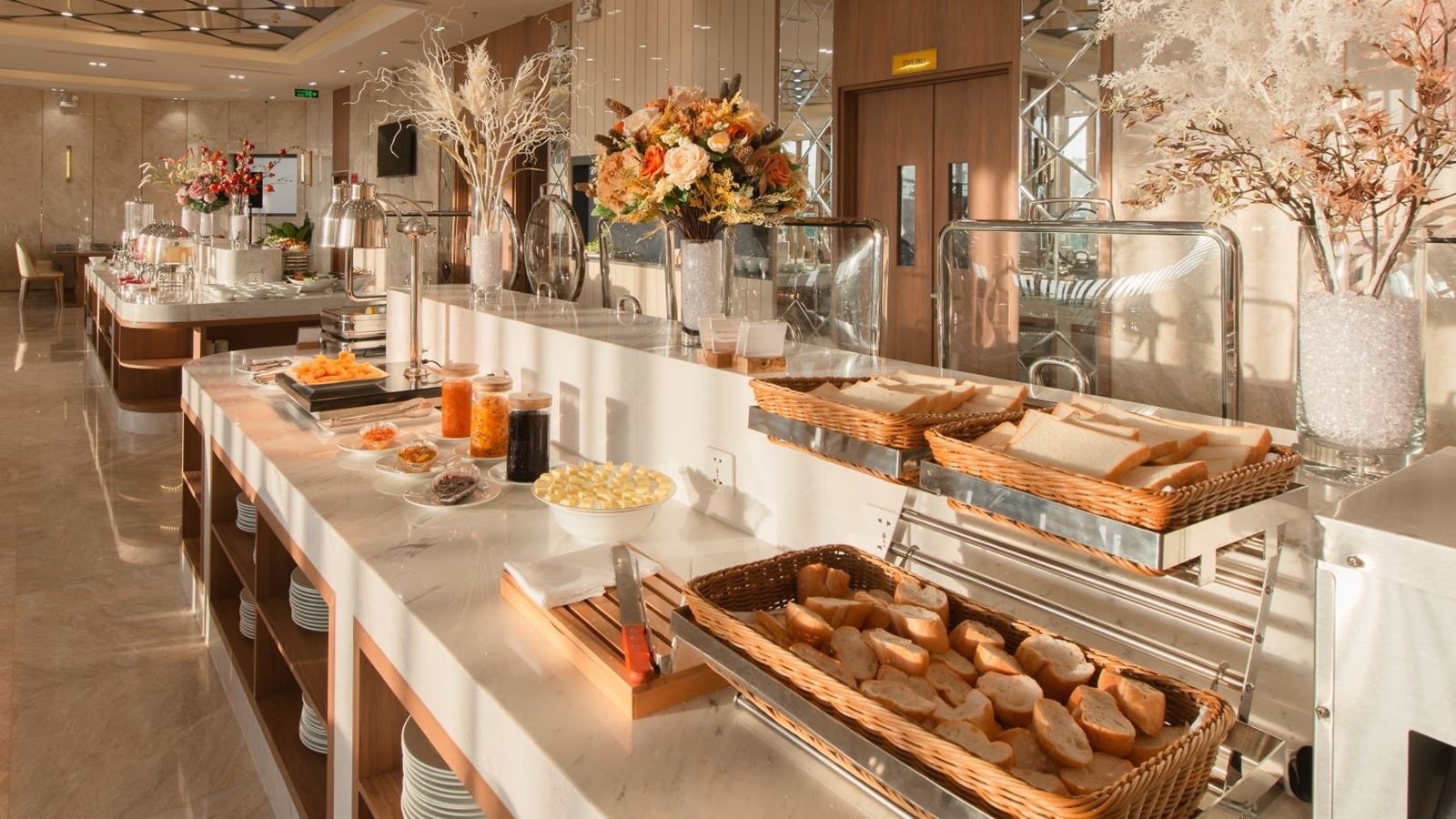 restaurants-crystal-restaurant