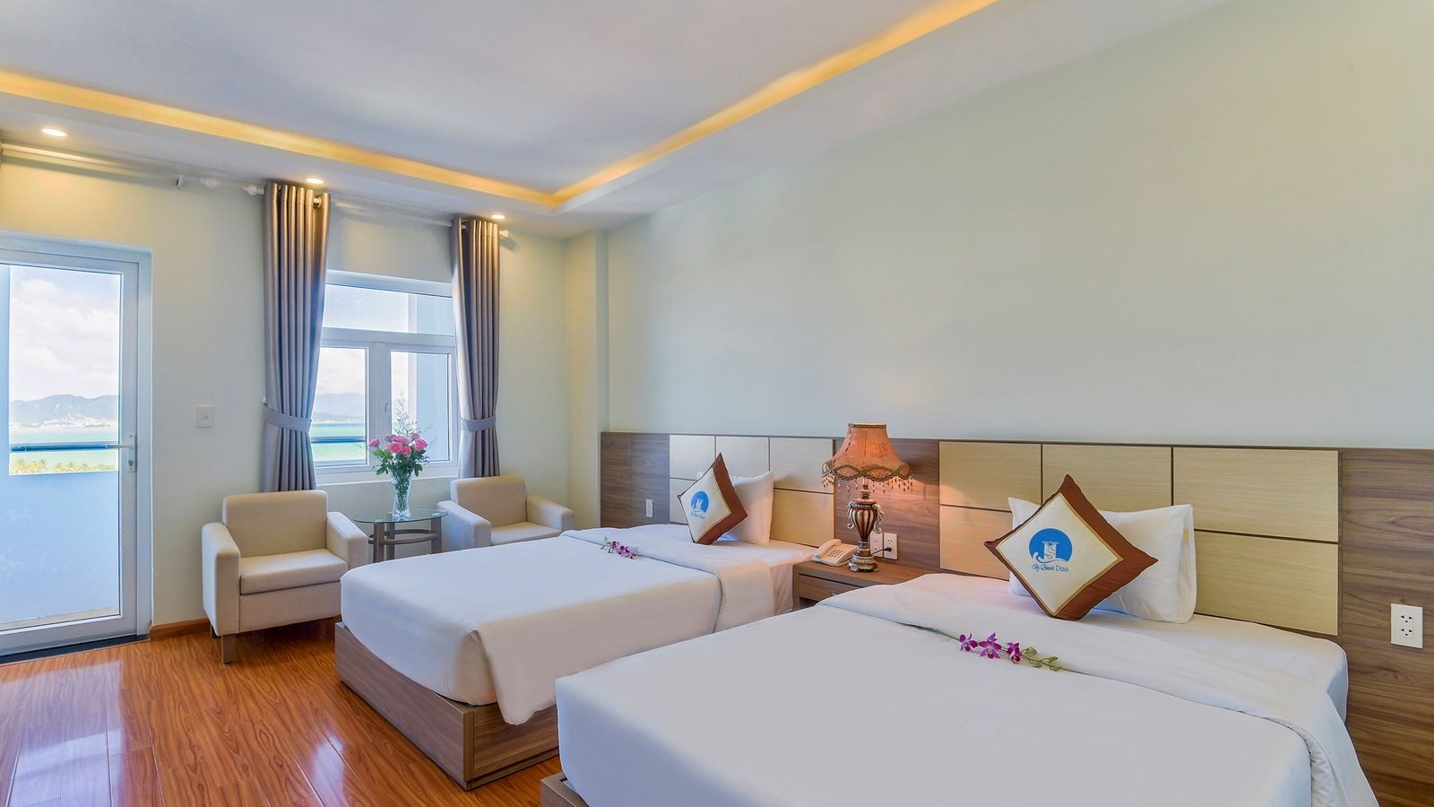 rooms-suite-sea-view-with-balcony