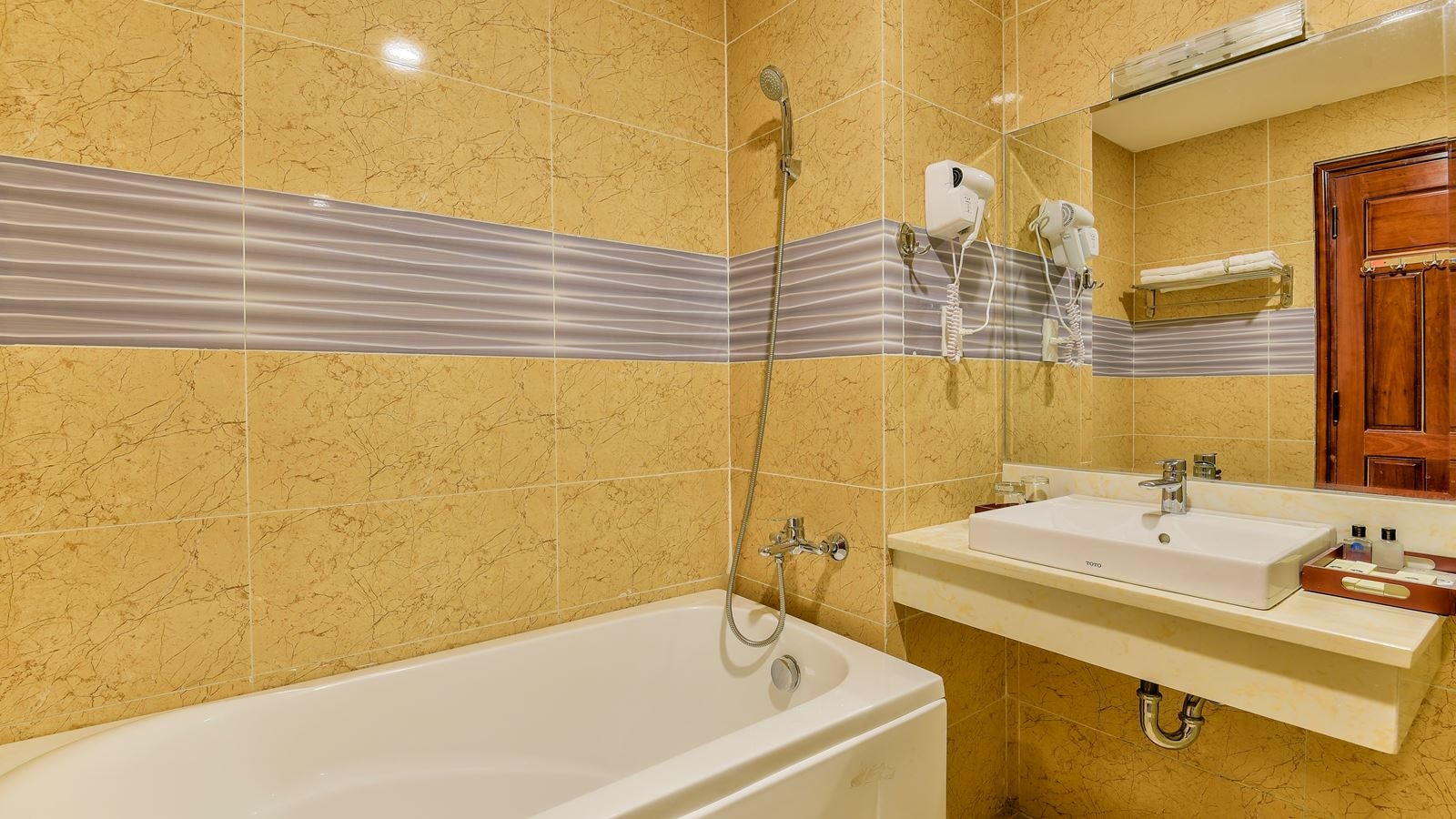 rooms-suite-sea-view-with-balcony