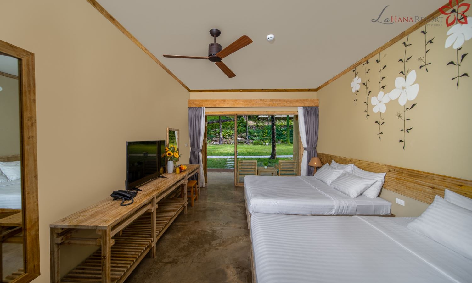 rooms-deluxe-triple-with-gardenview