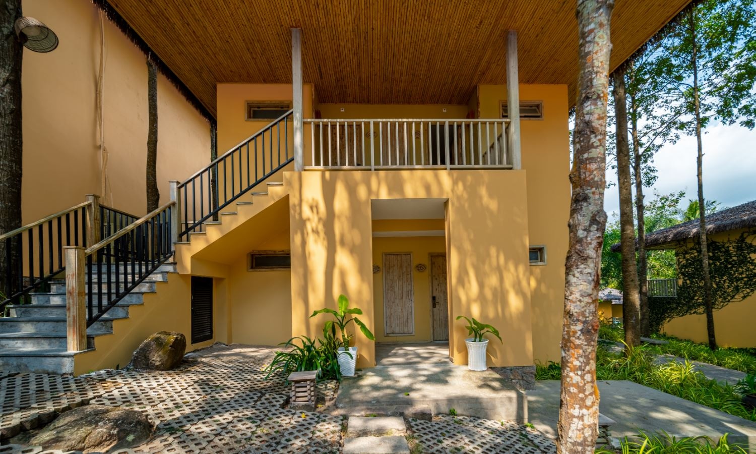 rooms-deluxe-double-with-gardenview