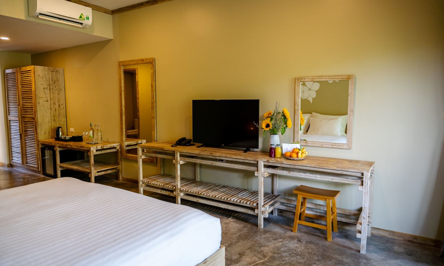 rooms-deluxe-double-with-gardenview