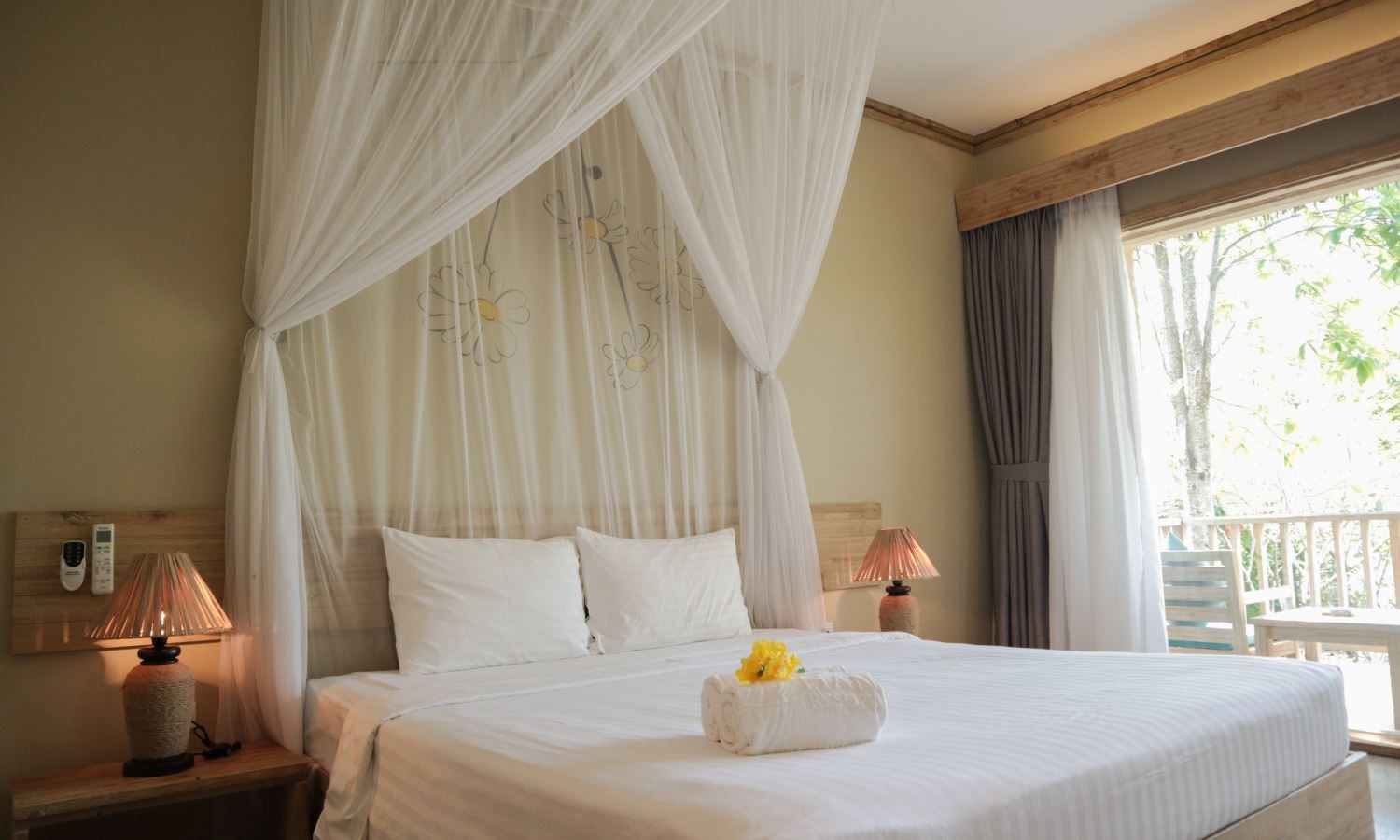 rooms-hill-bungalow-with-bathtub