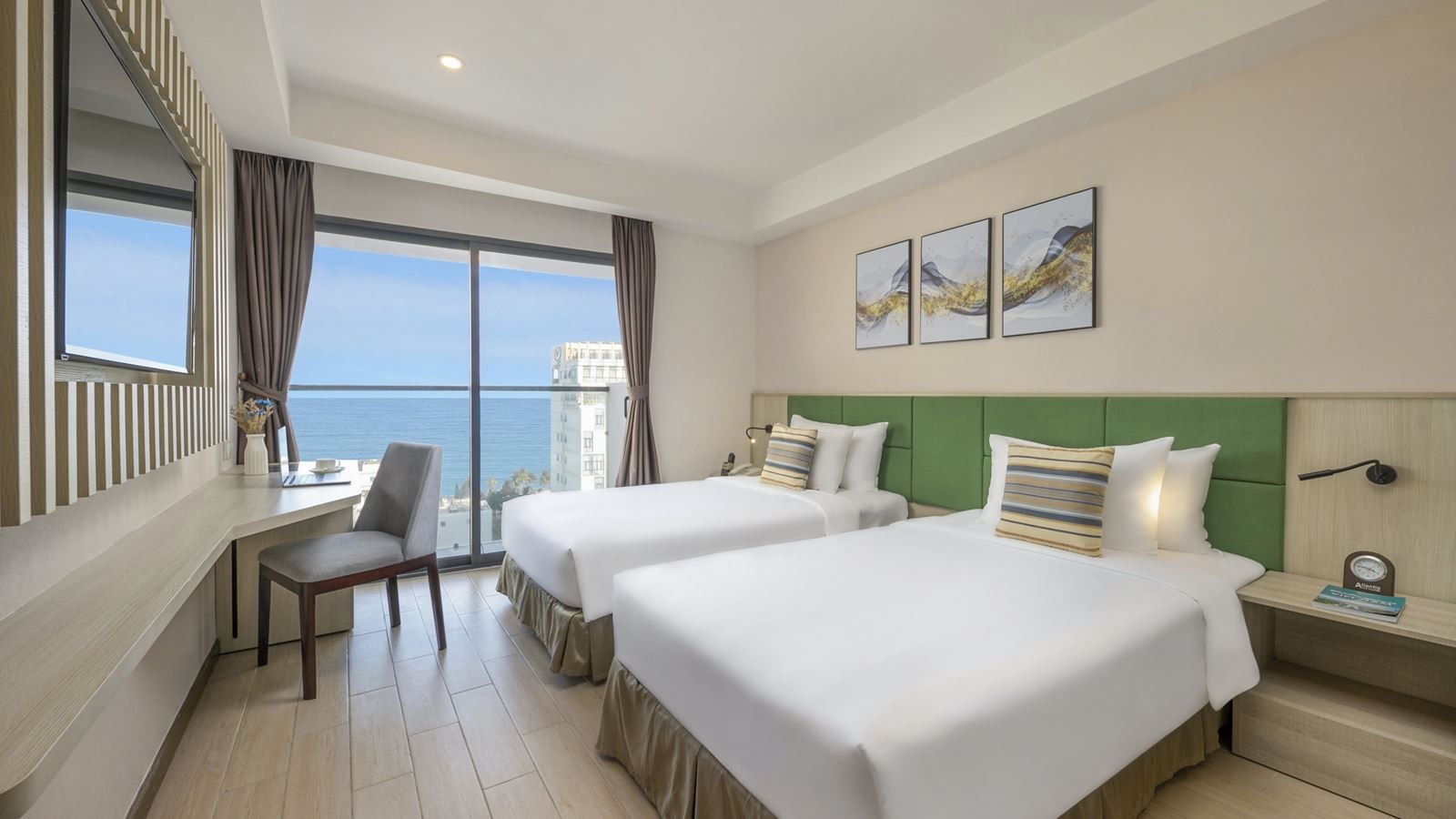rooms-deluxe-sea-view-with-balcony