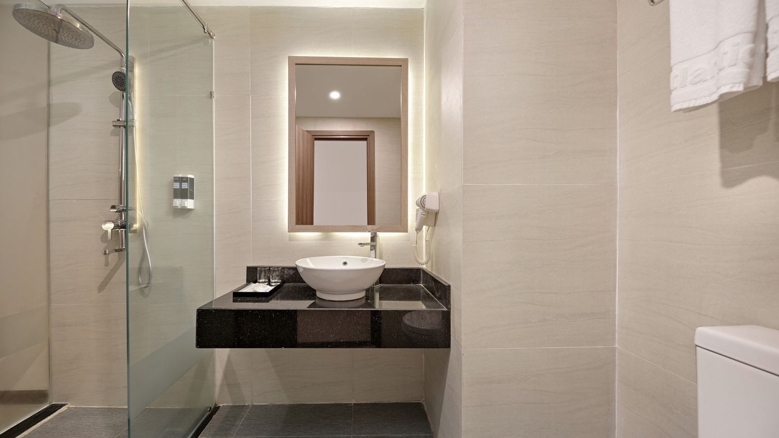 rooms-deluxe-sea-view-with-balcony