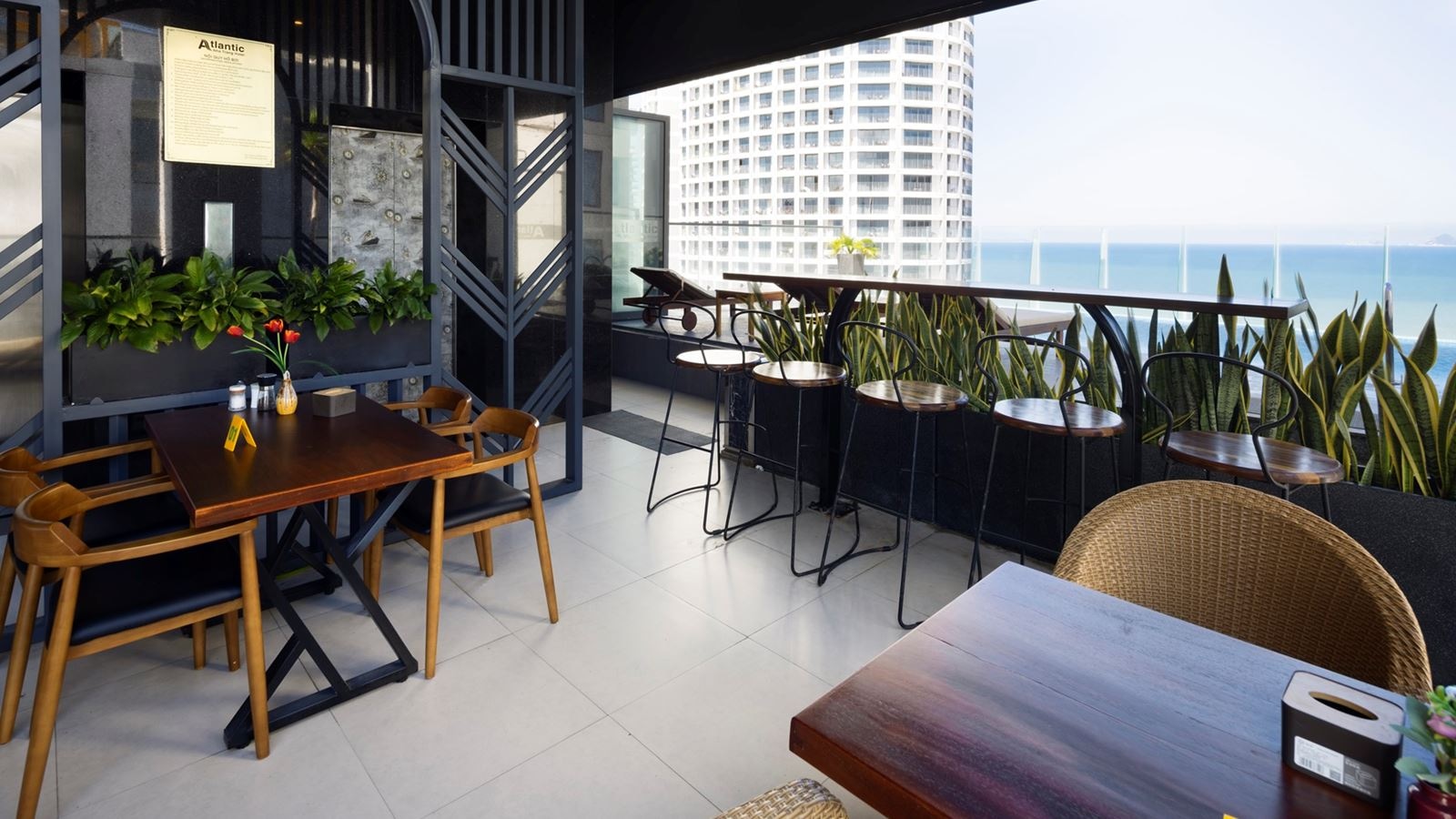 restaurants-papaya-20th-floor