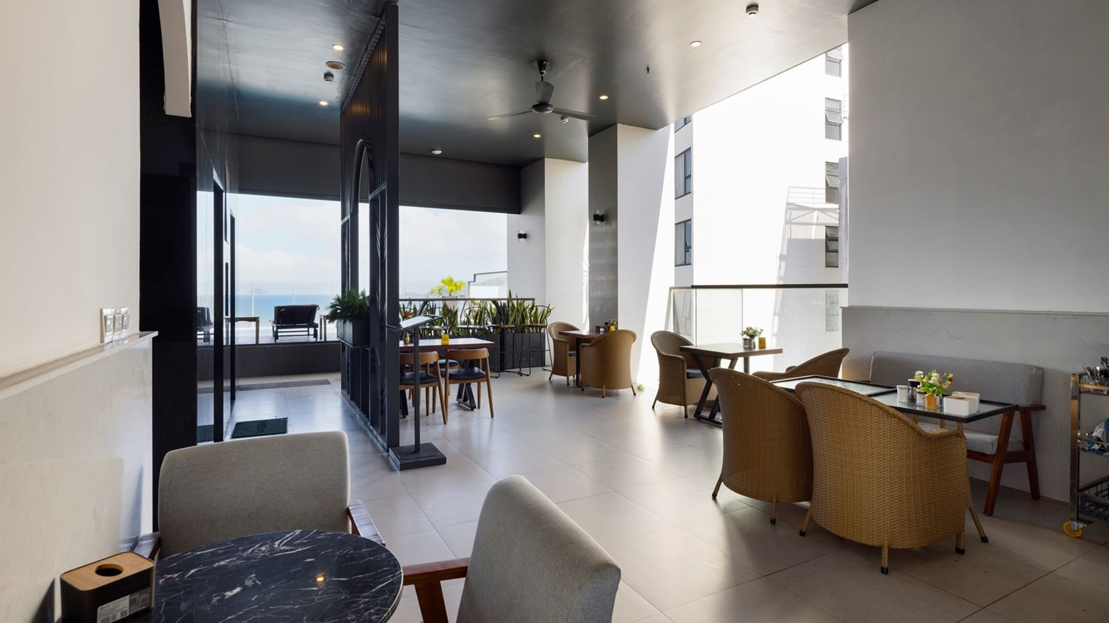 restaurants-papaya-20th-floor