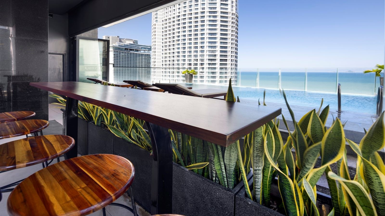 restaurants-papaya-20th-floor