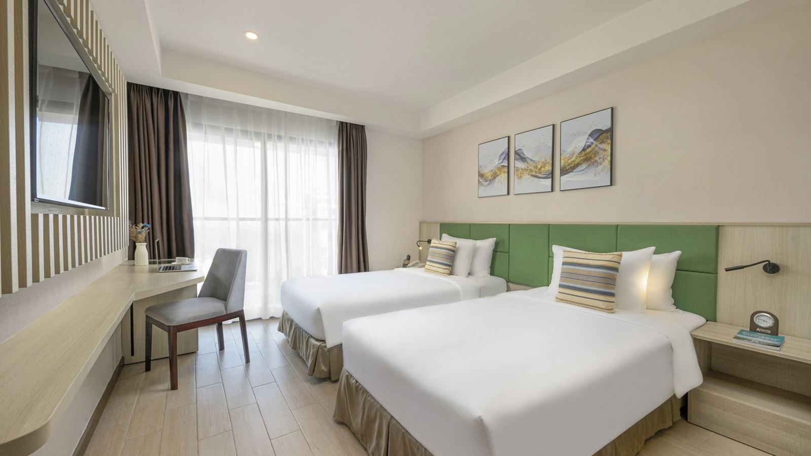 rooms-deluxe-sea-view-with-balcony