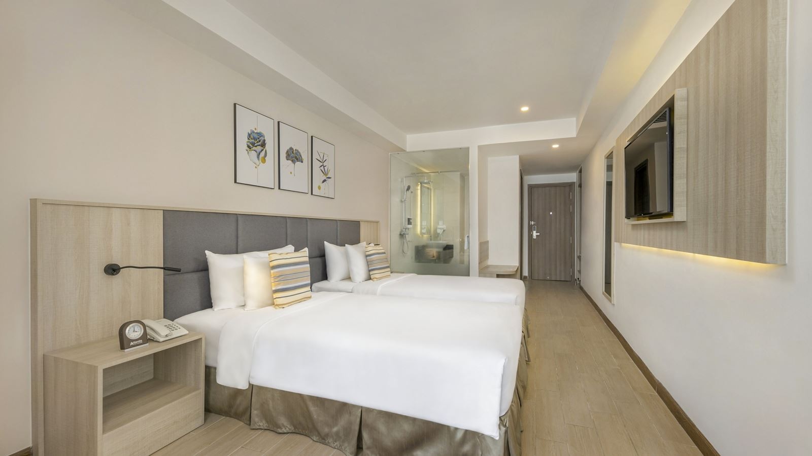 rooms-deluxe-city-view-with-balcony