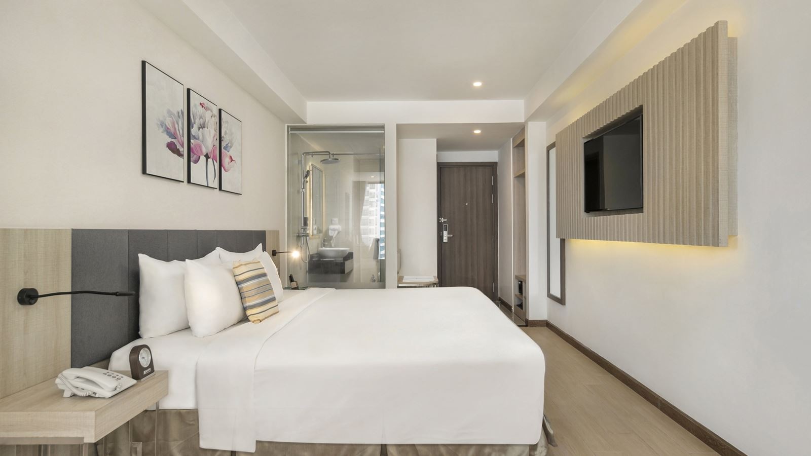rooms-deluxe-city-view-with-balcony-child-without-extra-bed