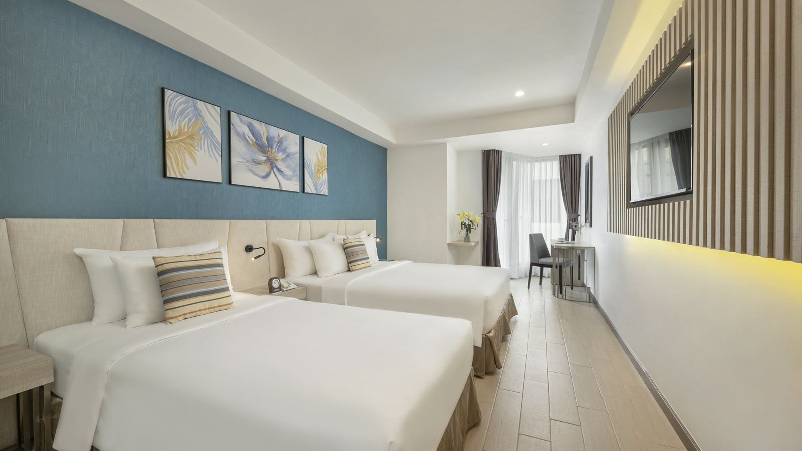 rooms-deluxe-sea-view-with-balcony