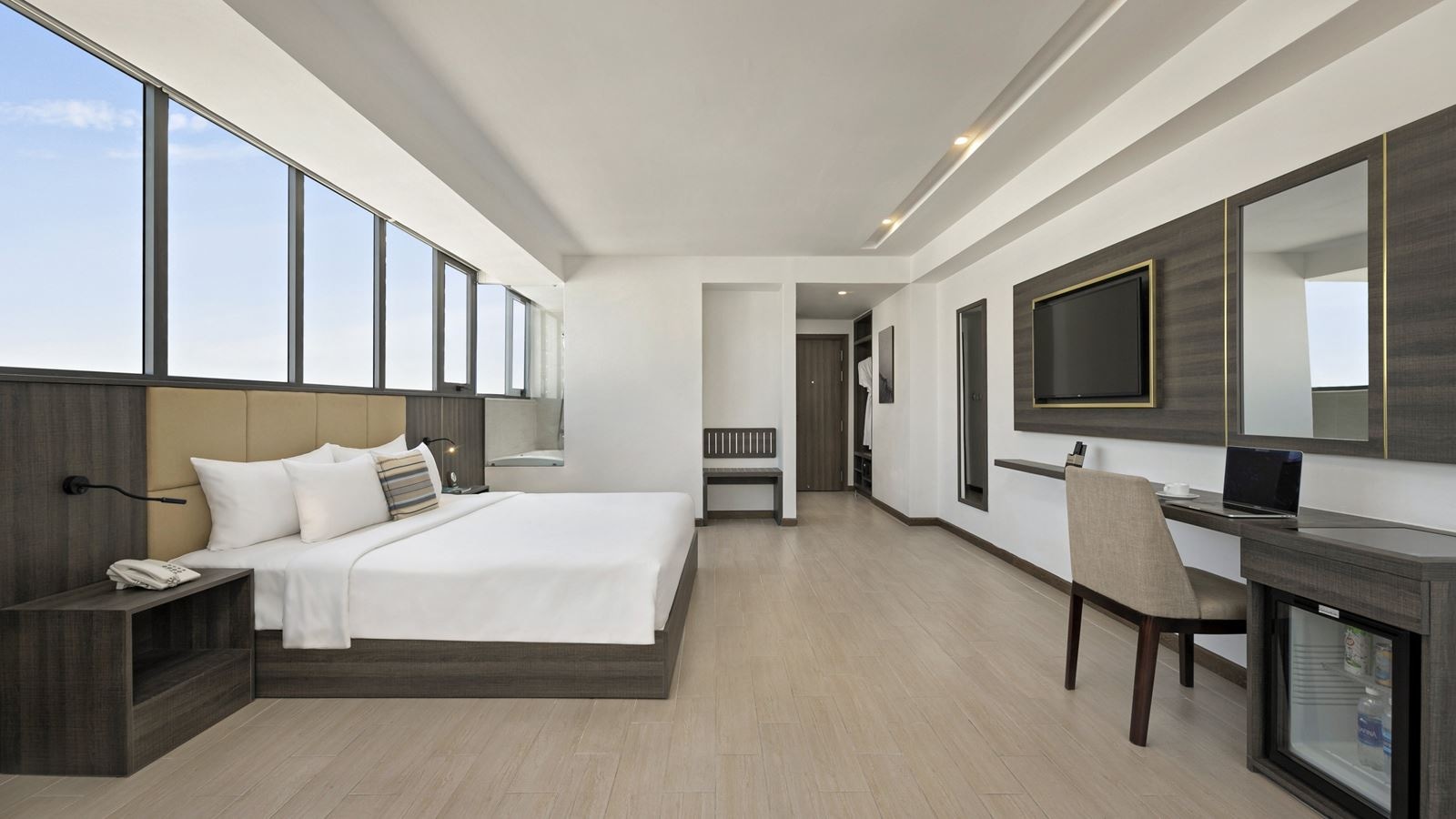 rooms-executive-city-view-with-balcony