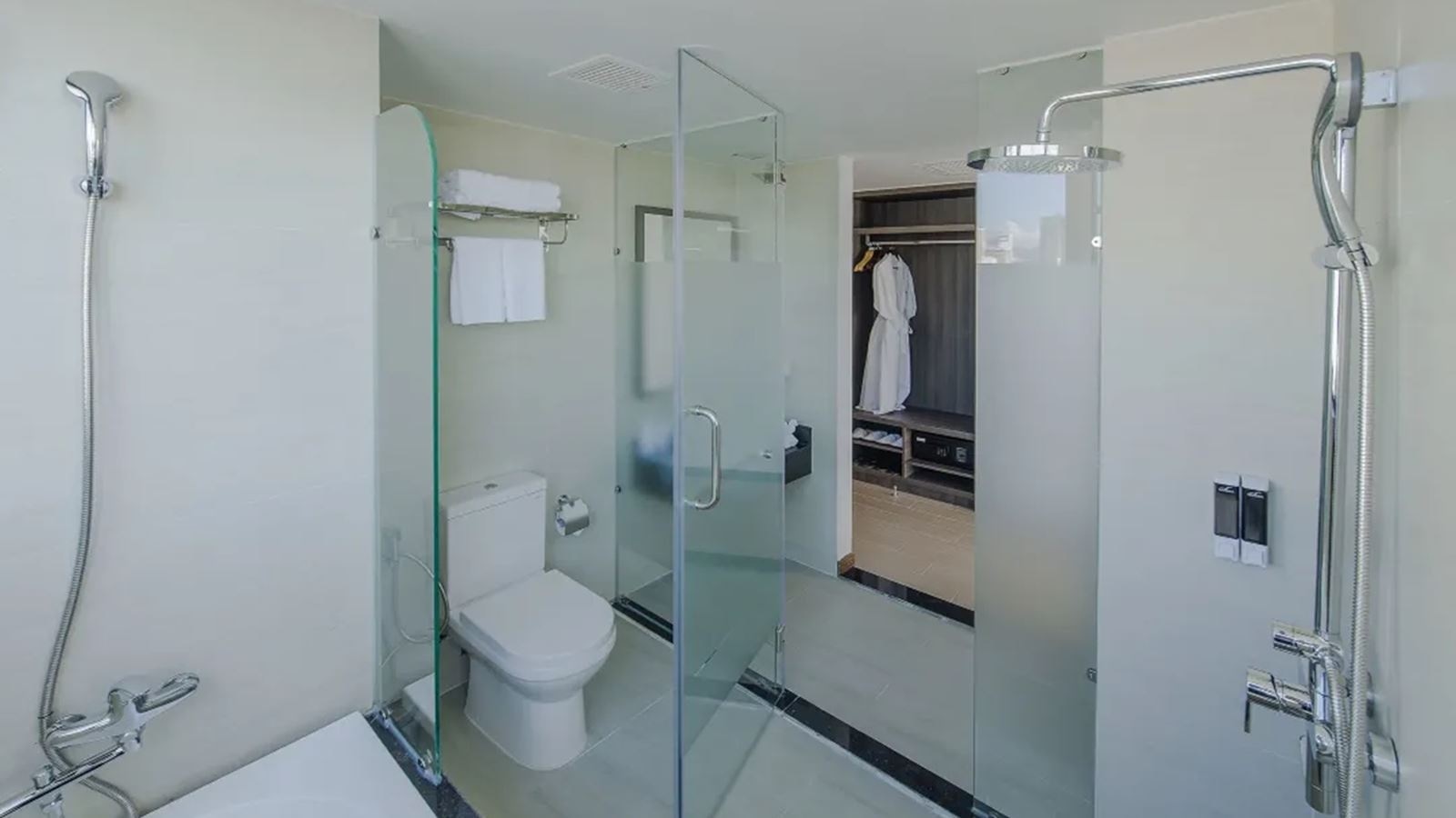 rooms-executive-city-view-with-balcony