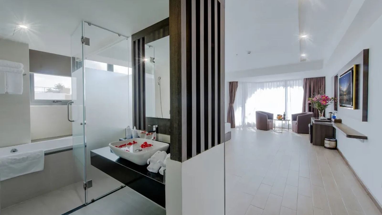 rooms-executive-city-view-with-balcony