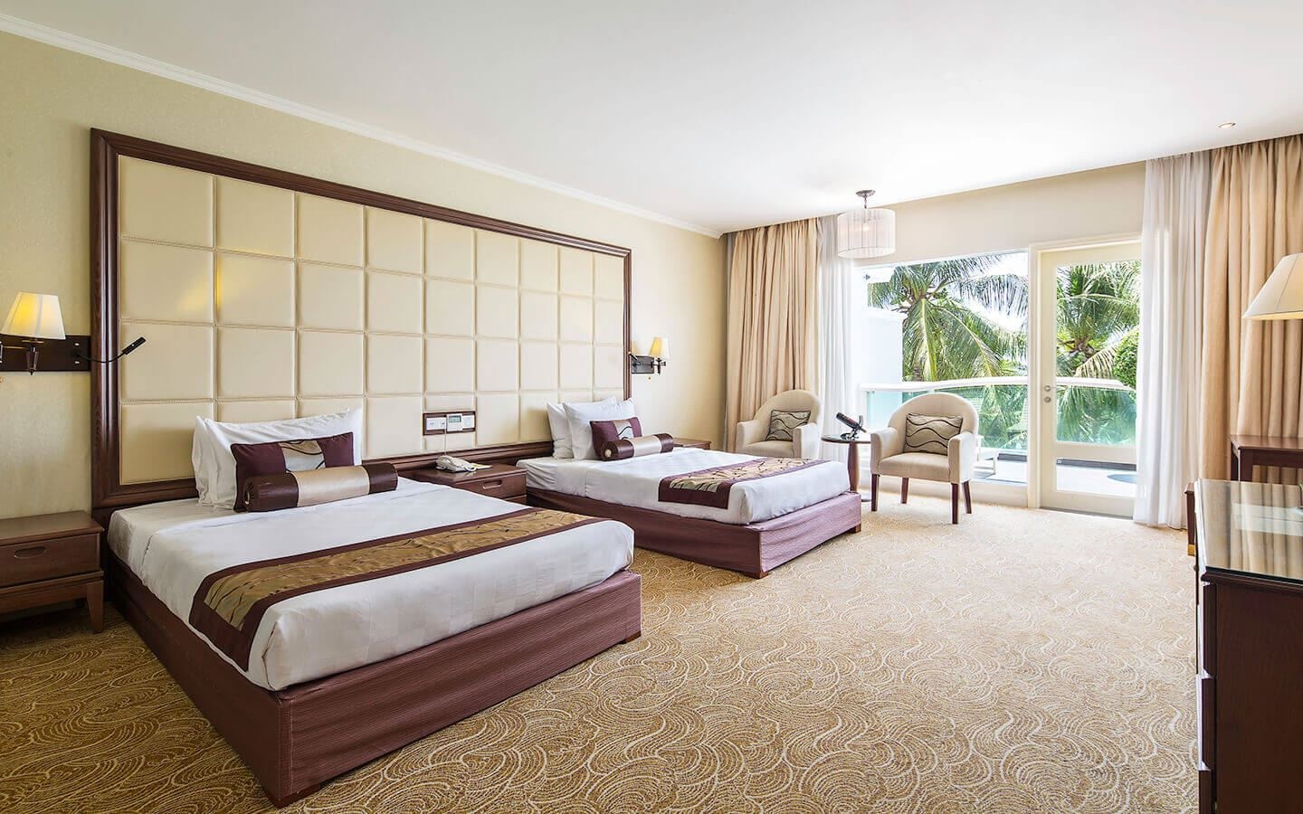 rooms-deluxe-pool-view-with-balcony