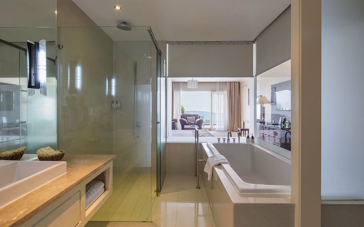 rooms-deluxe-sea-view-with-balcony-child-without-extra-bed